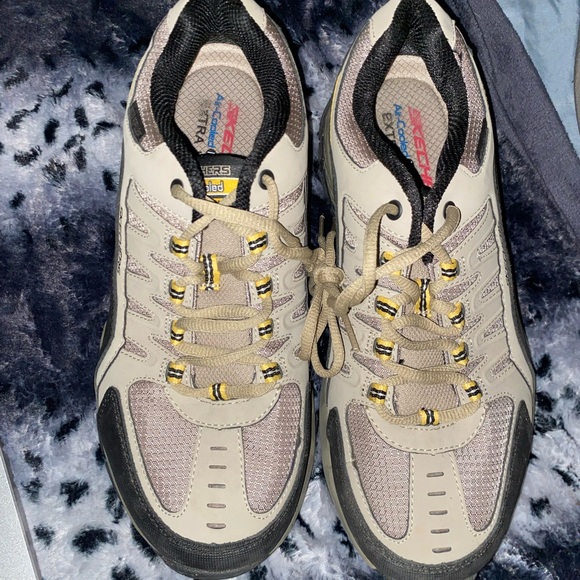 Skechers Men's Tan and Black Athletic Shoes - Picture 2 of 7